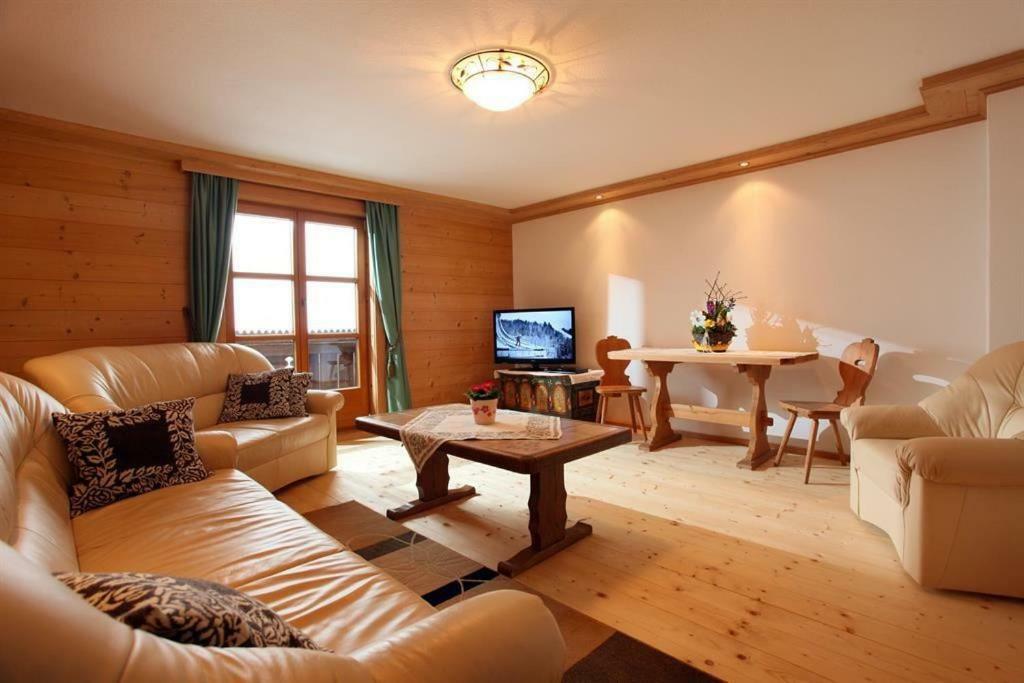 Haus Waldhof Apartment Brixen im Thale Exterior photo